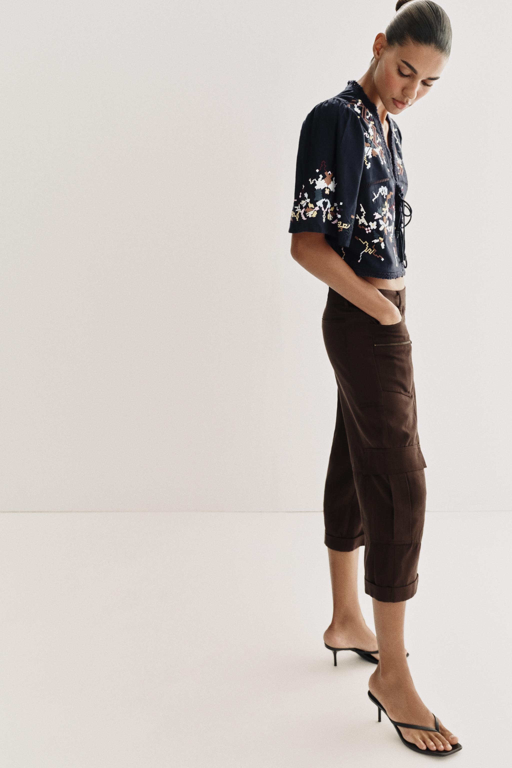EMBROIDERED FLORAL CROPPED TOP
